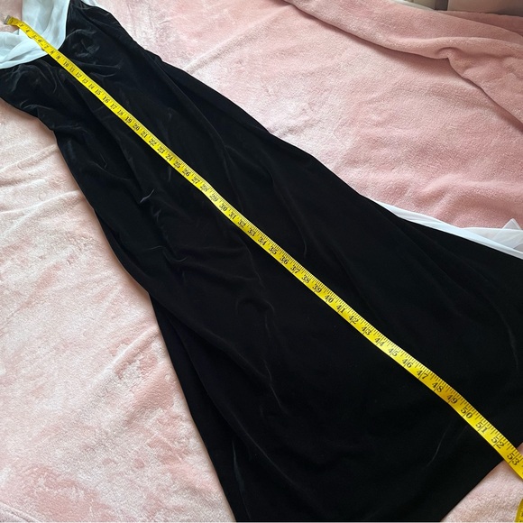 Vintage black velvet dress - Picture 6 of 7